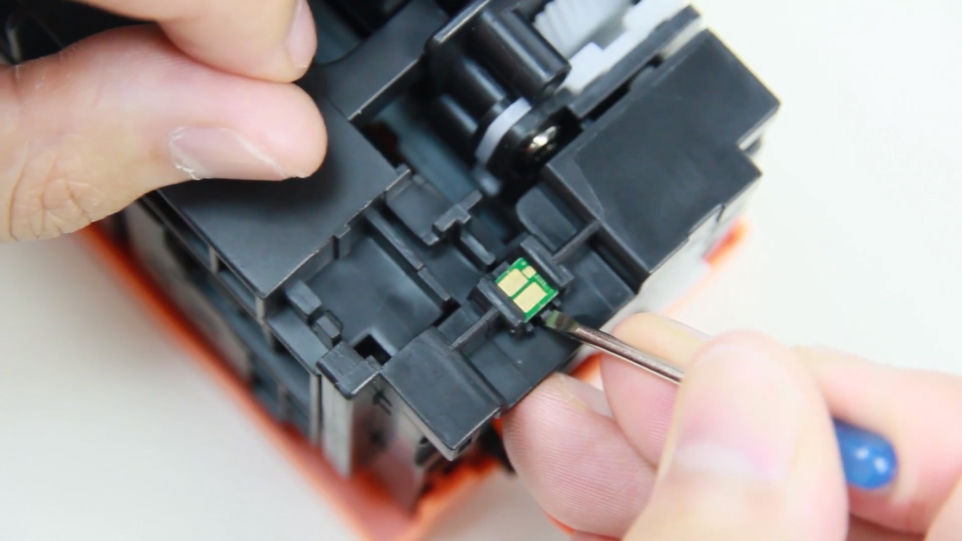 Clean the Toner Cartridge’s Chip